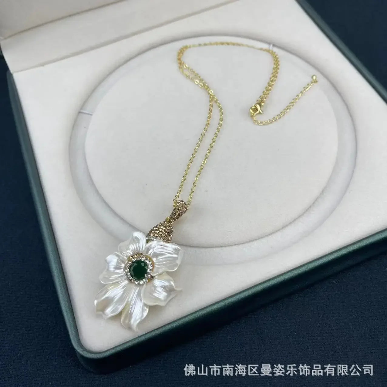 Natural Summer new lily inlaid emerald simple three-piece French vintage stone jewelry