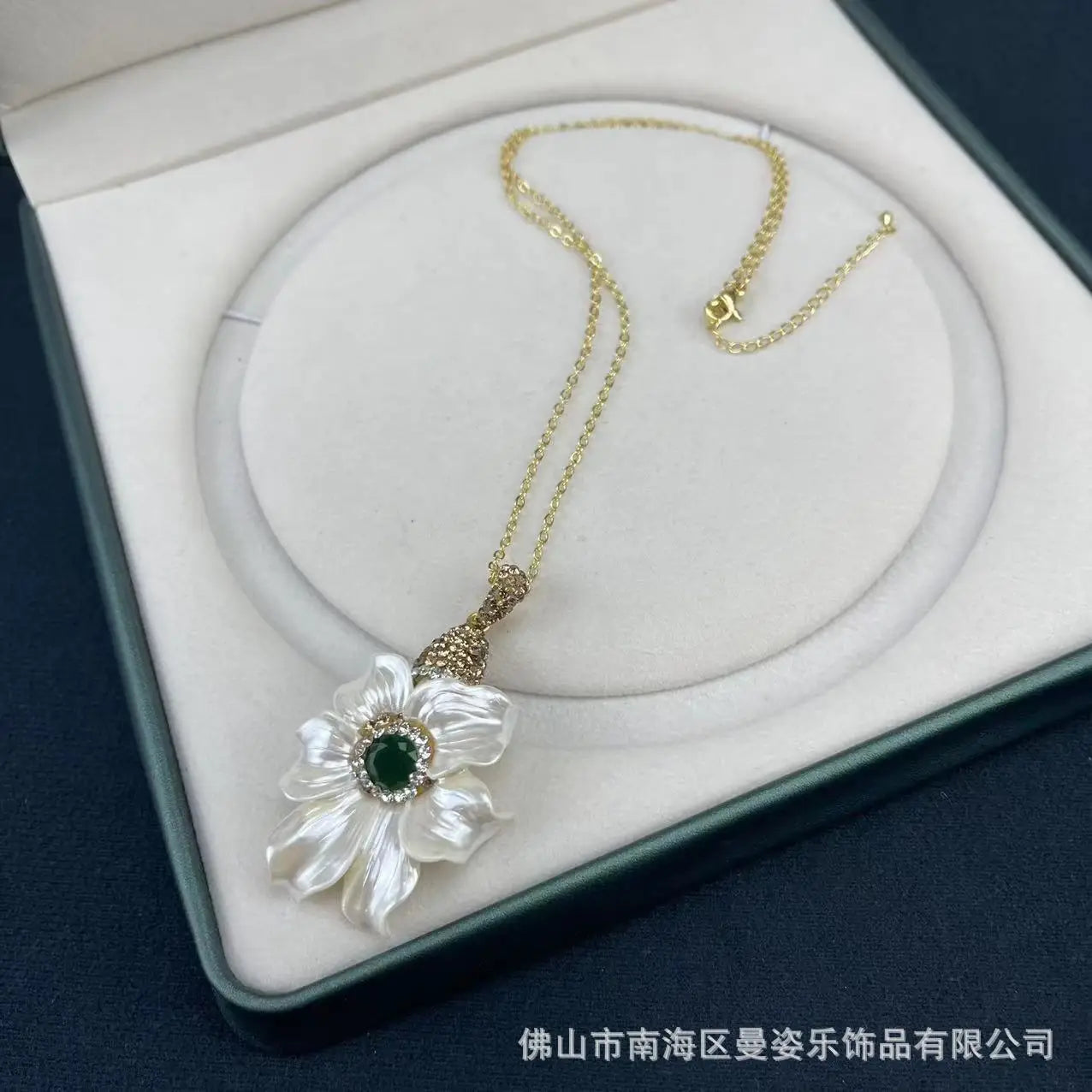 Natural Summer new lily inlaid emerald simple three-piece French vintage stone jewelry