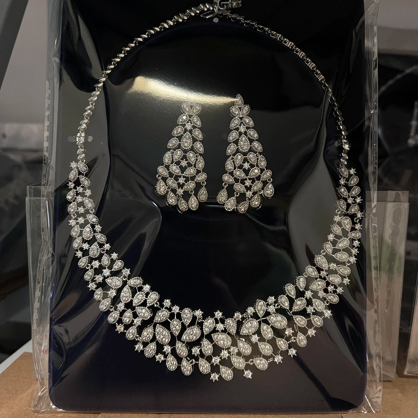 ASNORA Gorgeous CZ Crystal Zirconia Luxury Silver Color Necklace